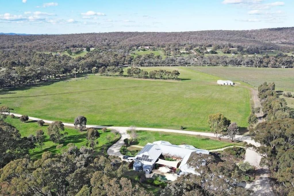 Country house Downing Estate Homestead