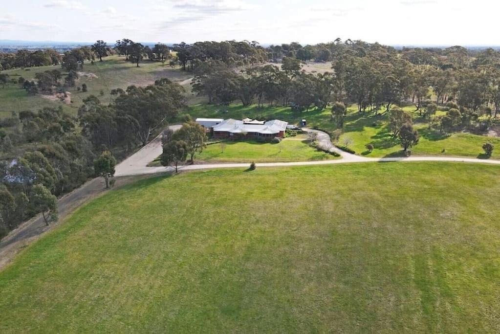 Country house Downing Estate Homestead *